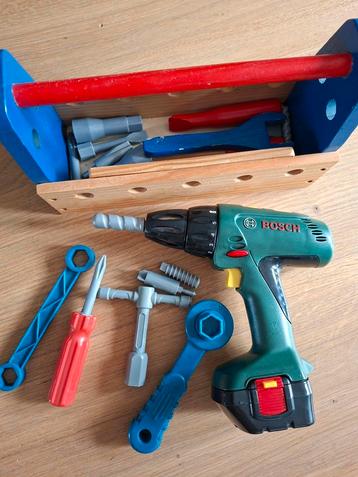 Klein Toys Bosch speelgoedboor en houten gereedschapskistje beschikbaar voor biedingen