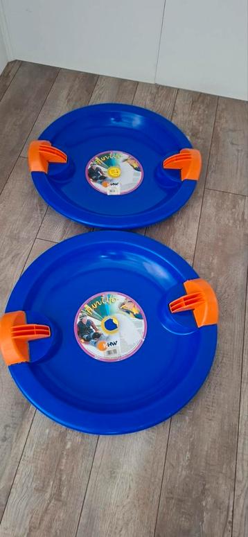 2 sledes van Fun Ufo beschikbaar voor biedingen