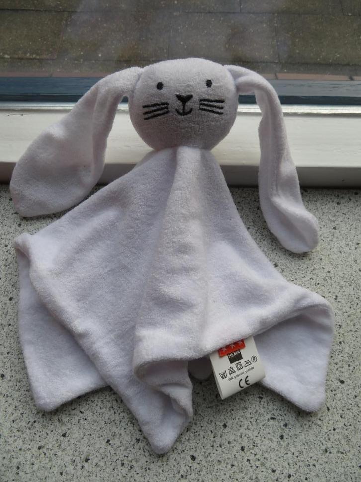 Knuffeldoek konijn van Hema met zwart geborduurde ogen, Kinderen en Baby's, Speelgoed | Knuffels en Pluche, Zo goed als nieuw