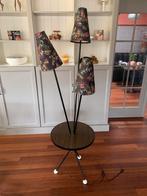 Sfeervol Retro lampen met tafeltje, Huis en Inrichting, Lampen | Vloerlampen, Overige materialen, Gebruikt, Vintage, Ophalen of Verzenden