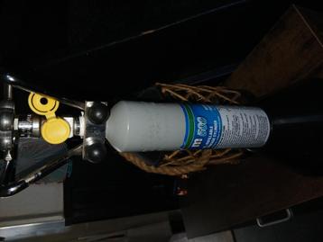 Co2 fles met standaard  beschikbaar voor biedingen