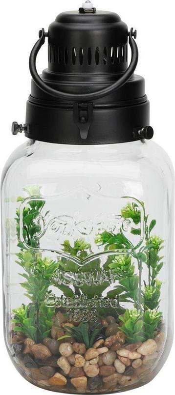 Fles met kunstplant en verlichting beschikbaar voor biedingen