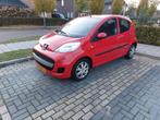 Peugeot 107 1.0 12V 5DR 2012 Rood nieuwe APK!, Voorwielaandrijving, Stof, Zwart, 4 stoelen