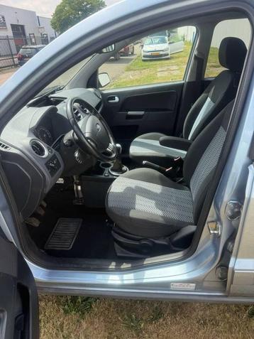 Ford Fusion 1.6 16V 2006 Grijs beschikbaar voor biedingen