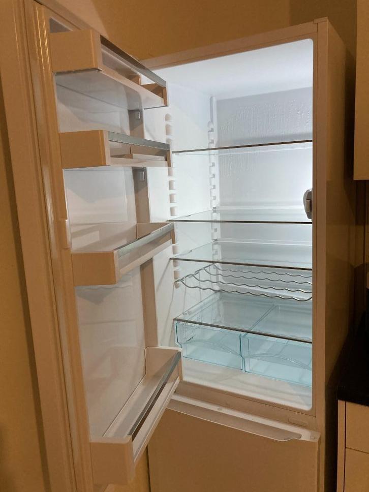 Te koop Koel-vriescombinatie merk Liebherr 7086293-00, Witgoed en Apparatuur, Koelkasten en IJskasten, Zo goed als nieuw, Met vriesvak