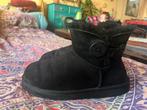 Leuke Ugg mini bailey button maat 38 nu voor 59,99€, UGG, Zwart, Lage of Enkellaarzen, Ophalen of Verzenden