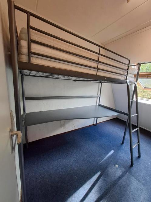 Ikea Hoogslaper Mashult met Bureau en 3 kinder Matrassen, Huis en Inrichting, Slaapkamer | Stapelbedden en Hoogslapers, Zo goed als nieuw