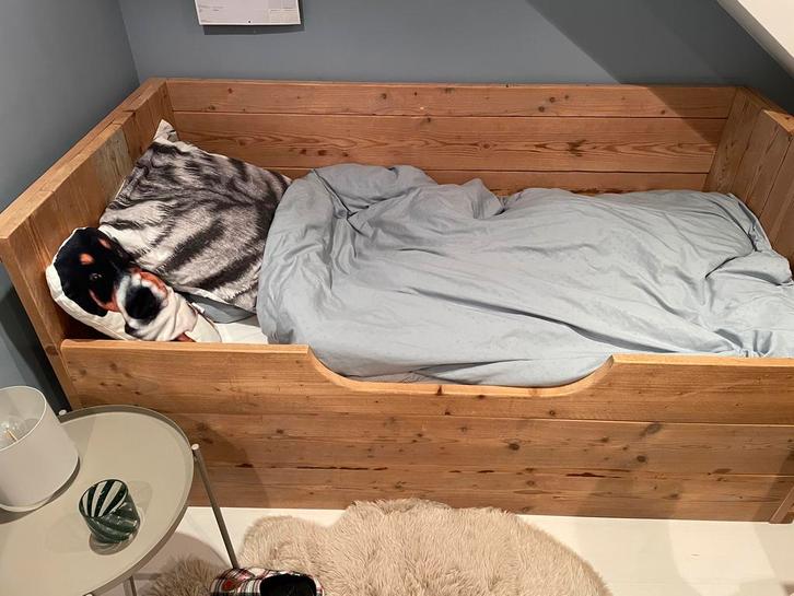 Houten bed - steiger hout, Kinderen en Baby's, Kinderkamer | Bedden, Zo goed als nieuw, 180 cm of meer, 85 tot 100 cm, Matras