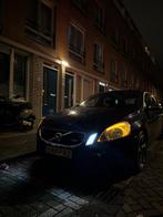 Volvo V60 T3 150pk Powershift 2013 Blauw, Auto's, Zwart, 4 cilinders, Blauw, Leder en Stof
