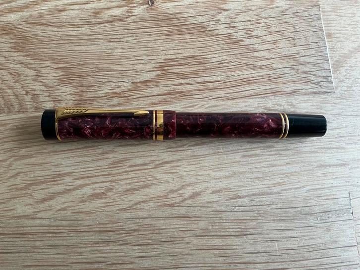 Parker Duofold Centenniaal vulpen, 18 karaat gouden kroon., Verzamelen, Pennenverzamelingen, Zo goed als nieuw, Vulpen, Parker