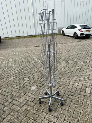 Draaiende Kaartenmolen / Display Standaard 54 vakken beschikbaar voor biedingen