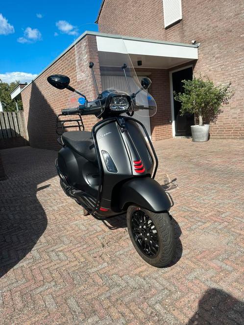 Vespa Sprint 2022 Full option, Fietsen en Brommers, Scooters | Vespa, Zo goed als nieuw, Vespa S, Maximaal 45 km/u, Benzine, Ophalen