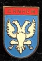 Arnhem gemeentewapen speld- gelakt 1, Verzamelen, Speldjes, Pins en Buttons, Verzenden, Nieuw, Stad of Land, Speldje of Pin