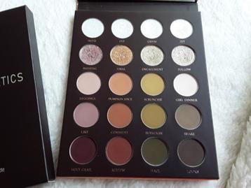 Glaminatrix barely basic oogschaduw palette beschikbaar voor biedingen