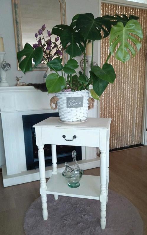 Brocante bijzettafel hoog (77cm) met Lade(Excl accesoires), Huis en Inrichting, Tafels | Bijzettafels, Zo goed als nieuw, Rechthoekig