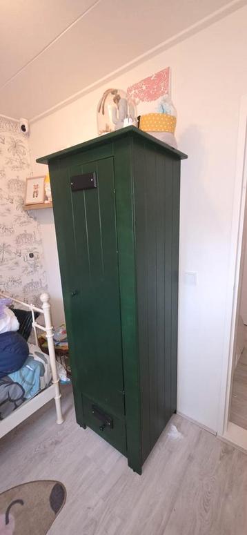 Groene Kinderkast beschikbaar voor biedingen