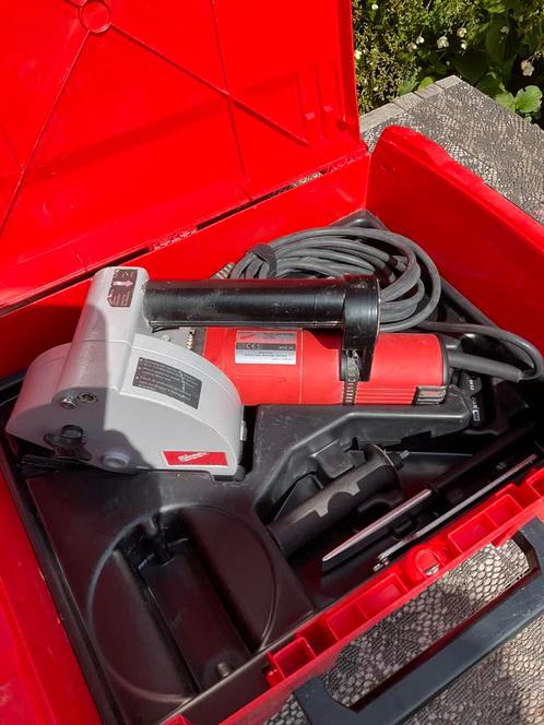 Milwaukee WCE 30/1.   1500W Muurfreesmachine, Doe-het-zelf en Verbouw, Gereedschap | Slijpmachines, Gebruikt, Haakse handslijpmachine