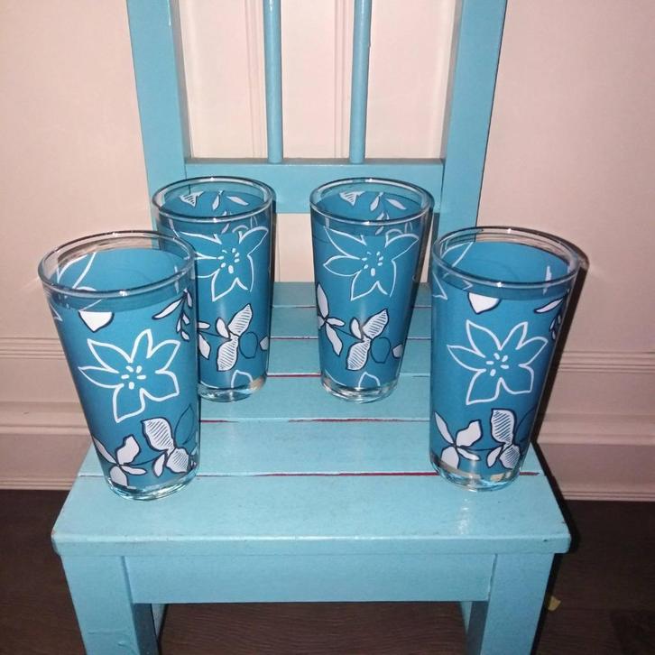 Limonade glazen blauw met witte bloemen 4 stuks, Huis en Inrichting, Keuken | Servies, Gebruikt, Glas of Glazen, Overige stijlen