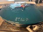 Nieuwe gietijzeren Staub Cocotte 32 cm La Mer in de doos, Gietijzer, Nieuw, Ophalen of Verzenden, Staub