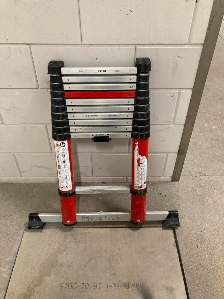 Inschuifbare Ladder - Compact & Handig!, Doe-het-zelf en Verbouw, Ladders en Trappen, Gebruikt, Ladder, Minder dan 2 meter, Opvouwbaar of Inschuifbaar