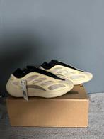 Yeezy 700 maat 44, Ophalen of Verzenden, Gedragen