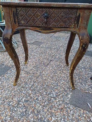 Vintage tafel  beschikbaar voor biedingen
