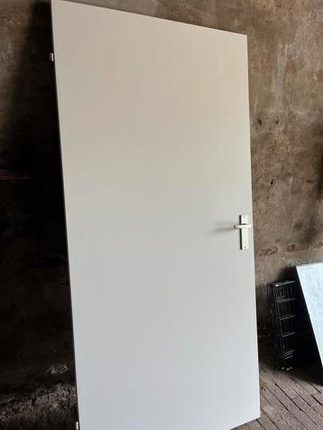 Opdekdeur linksdraaiend. 93x201,5 beschikbaar voor biedingen