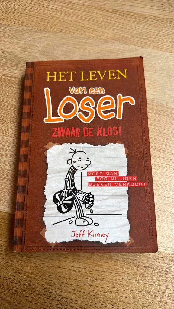 Jeff Kinney - Zwaar de klos!, Boeken, Kinderboeken | Jeugd | 10 tot 12 jaar, Zo goed als nieuw, Ophalen of Verzenden