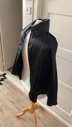 Zwarte Cape / Dracula - Halloween 116, Kinderen en Baby's, Carnavalskleding en Verkleedspullen, Ophalen of Verzenden, Zo goed als nieuw