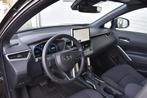 Toyota Corolla Cross Hybrid 140 Active Plus Limited Automaat, Auto's, Toyota, Stof, Gebruikt, Zwart, Bedrijf