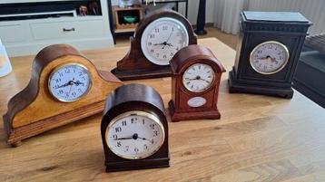 Klassieke tafelklokken set van 5 stuks beschikbaar voor biedingen