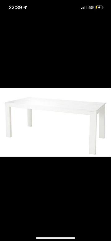 Dinner table + 6 chairs beschikbaar voor biedingen