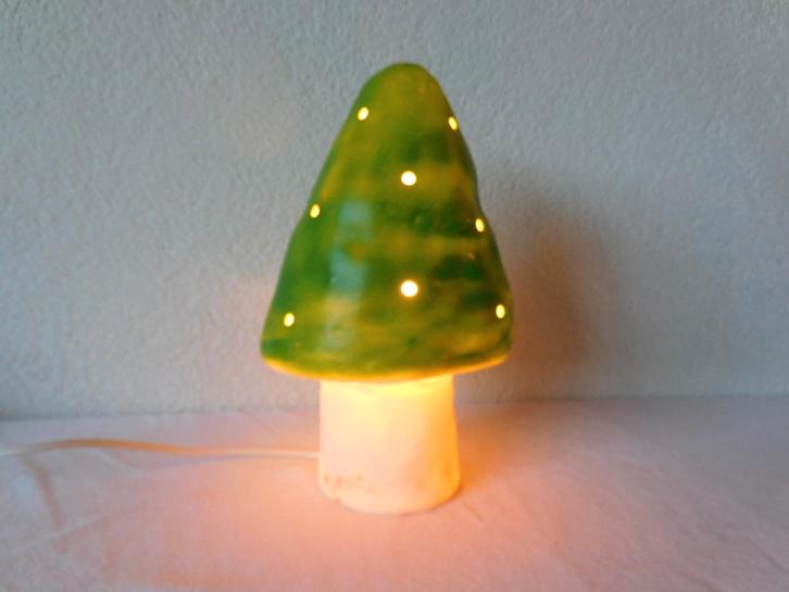 Heico paddenstoel lamp in groen - wit, witte voet met groene, Huis en Inrichting, Lampen | Tafellampen, Zo goed als nieuw, Minder dan 50 cm