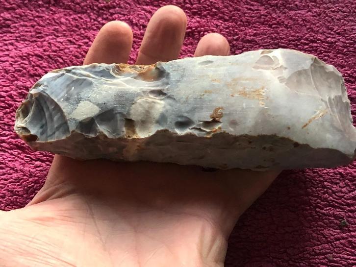 Bodemvondst BIJL steentijd 4000 jr oud compleet Kerst cadeau, Antiek en Kunst, Curiosa en Brocante, Verzenden