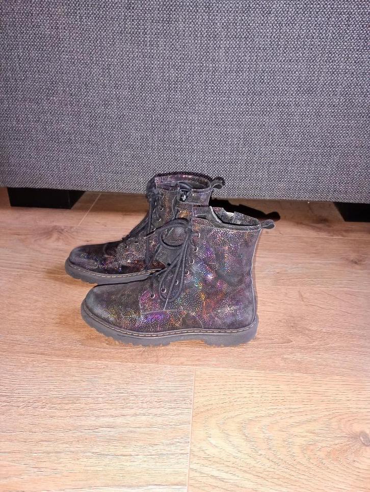 Mooie gekleurde veterlaarsjes mt 34 Giga, Kinderen en Baby's, Kinderkleding | Schoenen en Sokken, Gebruikt, Laarzen, Meisje, Ophalen of Verzenden