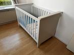 Babykamer Wit Ledikantje en bijpassende kledingkast, Kinderen en Baby's, Kinderkamer | Commodes en Kasten, Ophalen, Gebruikt, 50 tot 70 cm