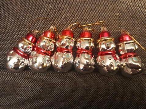 KERST: 6prachtige kerstboom hangers zilver+rood sneeuwpopjes, Huis en Inrichting, Woonaccessoires | Overige, Zo goed als nieuw