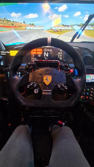 Fanatec universal hub met gt3 wheel. Voor simracing beschikbaar voor biedingen