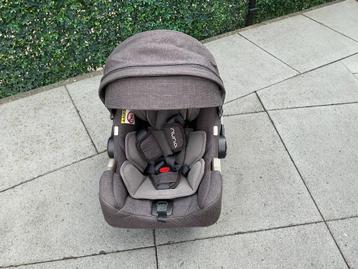 Nuna autostoel + base + adapters beschikbaar voor biedingen