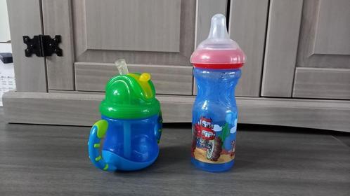 Een flip-it anti-lekbeker met handvaten, kleur groen + blauw, Kinderen en Baby's, Babyvoeding en Toebehoren, Zo goed als nieuw