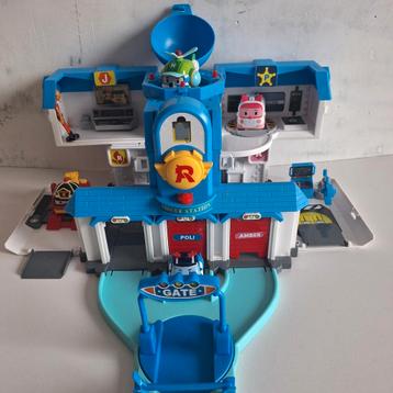 Robocar poli hoofdkwartier - speelhuis / auto's / garage  beschikbaar voor biedingen