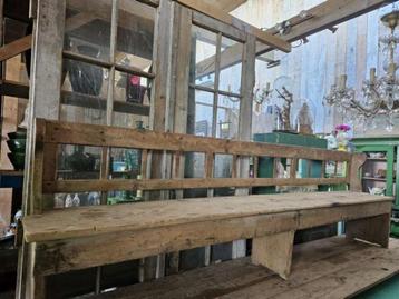 stoere oude bank ``WOONWINKEL RUSTIEK`` beschikbaar voor biedingen