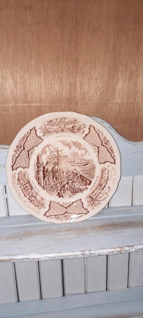 Vintage bord Staffordshire England., Antiek en Kunst, Antiek | Servies los, Ophalen of Verzenden