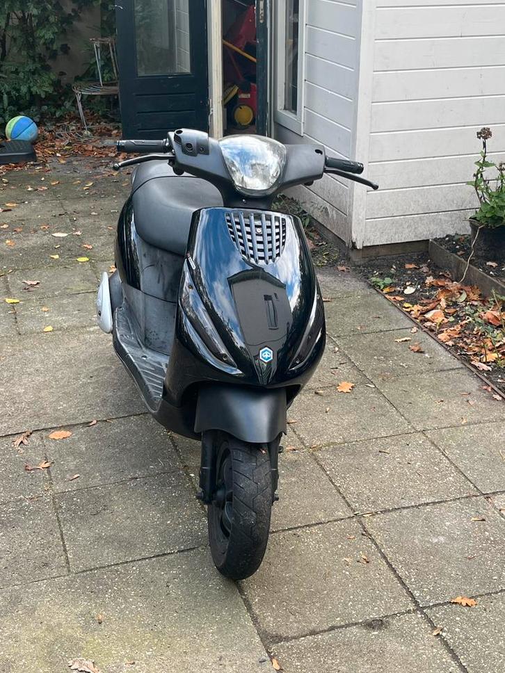 2 takt 50 cc zip, Fietsen en Brommers, Scooters | Piaggio, Zo goed als nieuw, Zip, Tweetakt, Ophalen