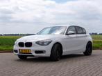 BMW 1-Serie 114I 75KW 5-DR 2013 Wit, Auto's, BMW, 65 €/maand, Stof, Electronic Stability Program (ESP), Zwart