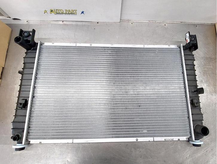 Chevrolet Silverado 4.8L v8 radiateur 1999-2004, Auto-onderdelen, Motor en Toebehoren, Amerikaanse onderdelen, Chevrolet, Cadillac