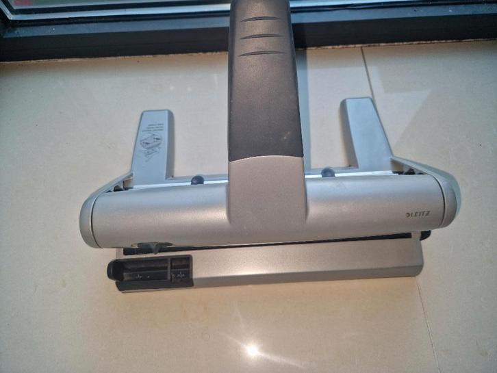 Leitz 23-Gaats Perforator in nieuwstaat, Diversen, Bureau-accessoires, Nieuw, Ophalen of Verzenden