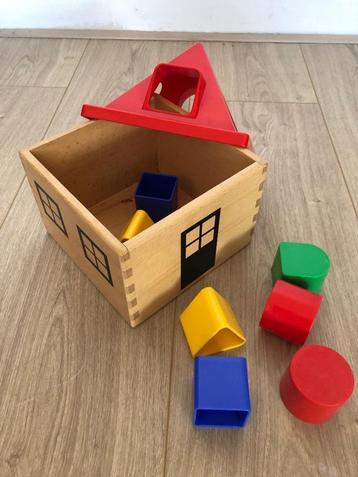 Houten huis vormenstoof, met vier vormen beschikbaar voor biedingen