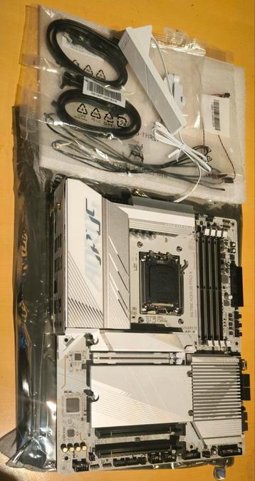 X670E Aorus Pro X  beschikbaar voor biedingen