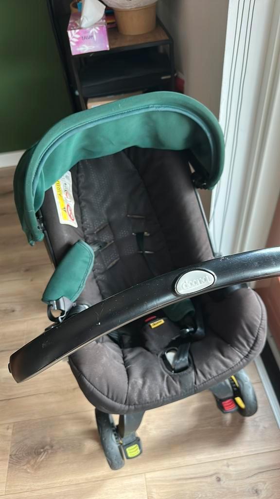 Doona +, Kinderen en Baby's, Autostoeltjes, Zo goed als nieuw, Overige merken, 0 t/m 13 kg, Autogordel, Ophalen